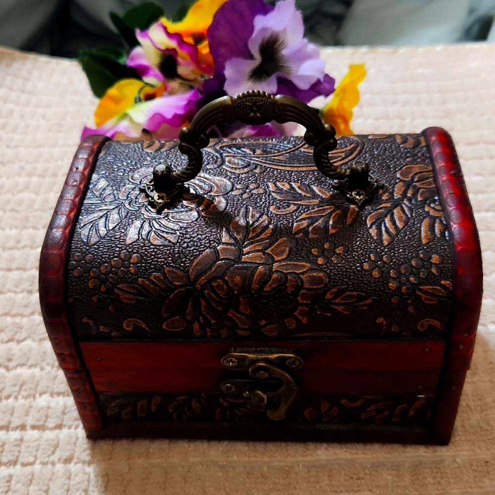 SMALL BOX